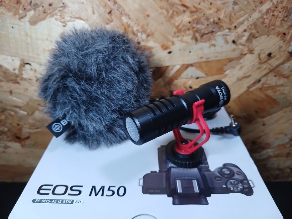 Canon EOS M50 + 15-45mm + Extras