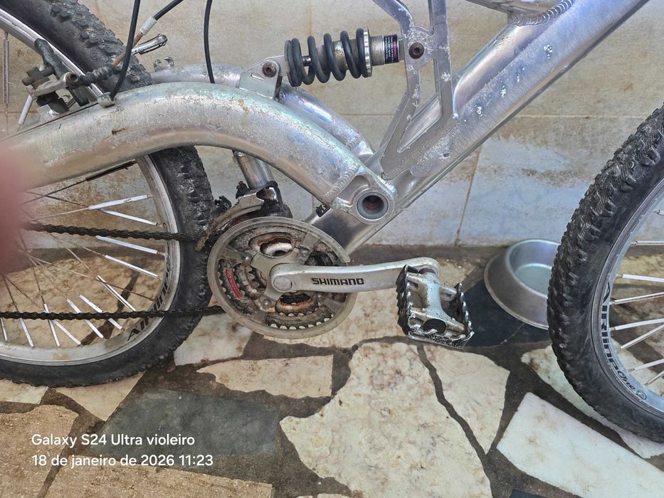 Bicicleta de montanha em aluminio