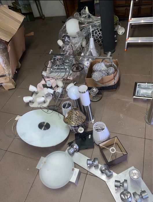 Varios candeeiros  de exposiçao