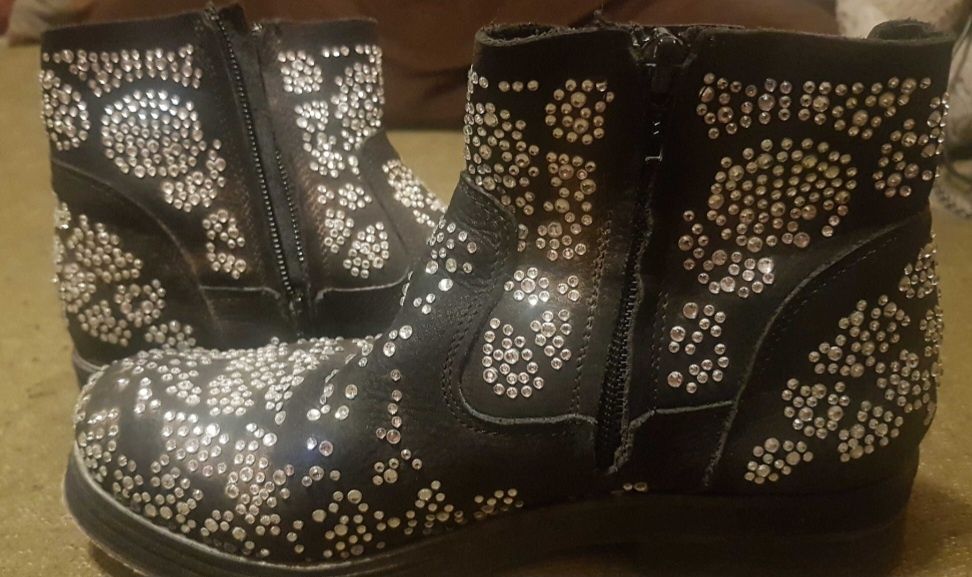 Botki zamszowe z cekinami