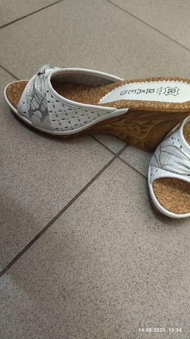 Продам жіночі шлепанці