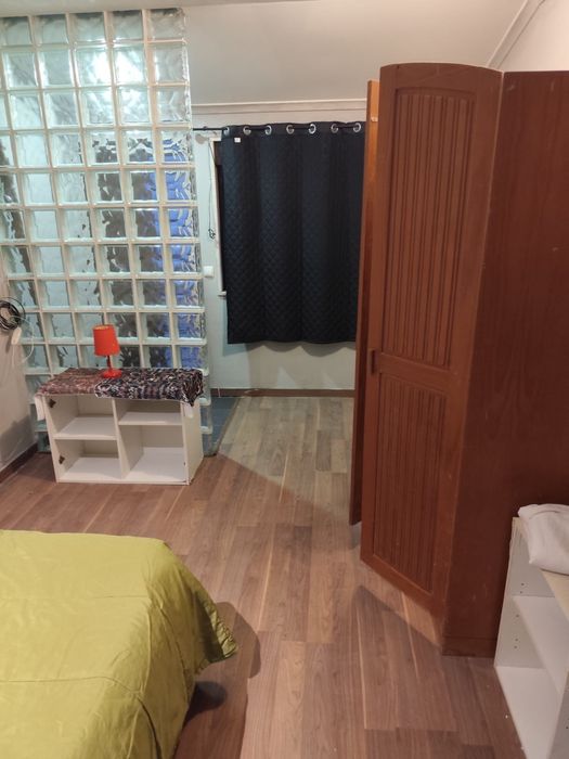 Aluga-se Anexo com WC