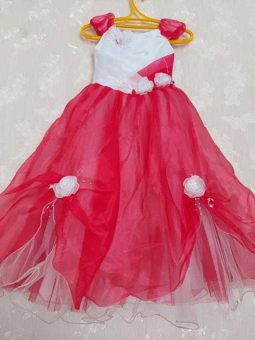 Нарядное платье на утренник или выпускной