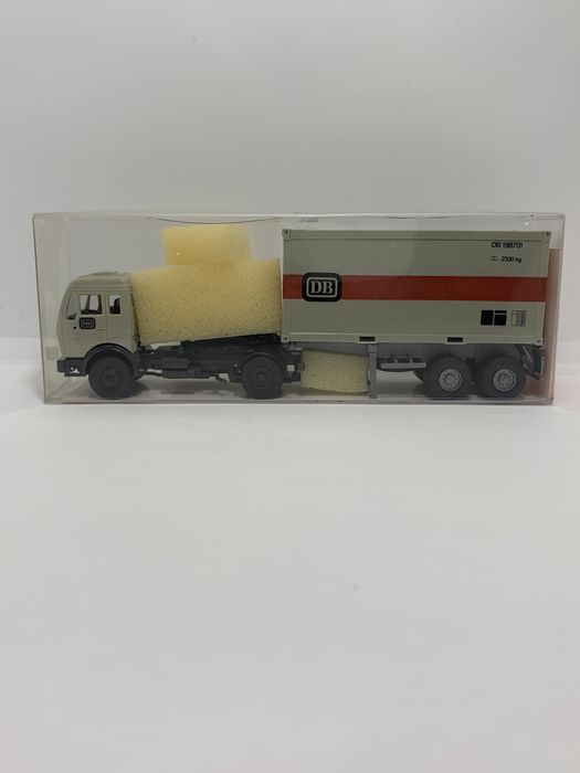 Mercedes com contentor da Roskopf escala 1/87