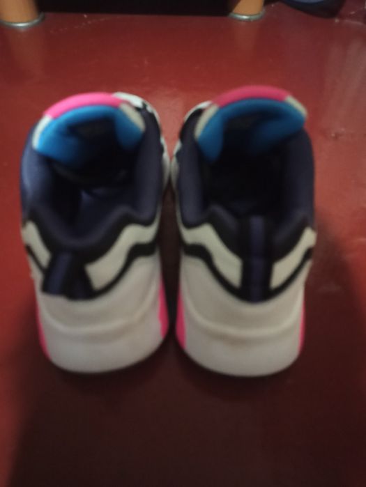 Продам кросівки AIR