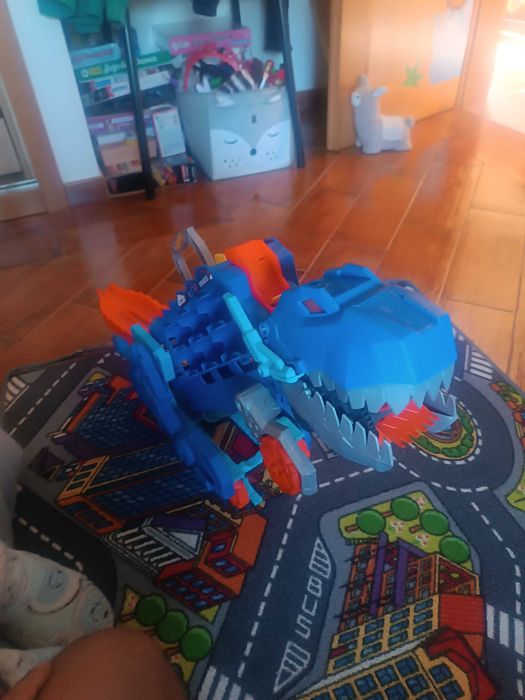 Camião T-Rex Hot Wheels