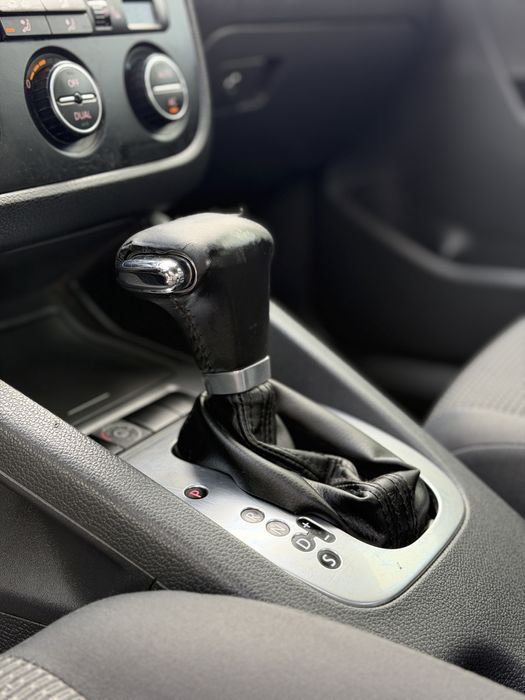 Volskwagen Jetta 1.6 газ. Автомат