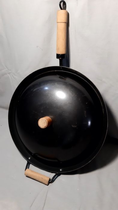 Wok grande em bom estado