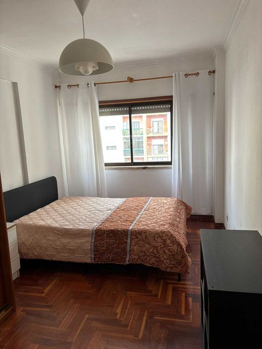 Aluguer de Quarto em Monte Abraão para solteiro/solteira