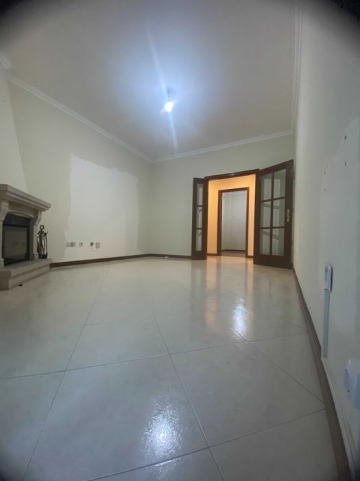 Apartamento T1+1 Centro de Lamas Garagem Individual Fechada