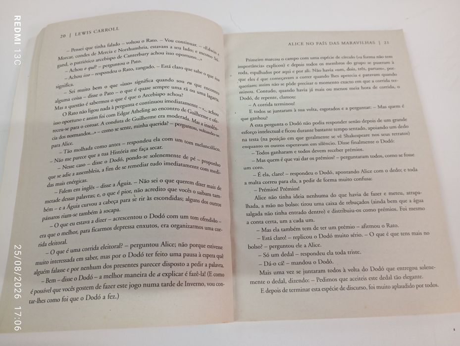 Livro " Alice no país das maravilhas "