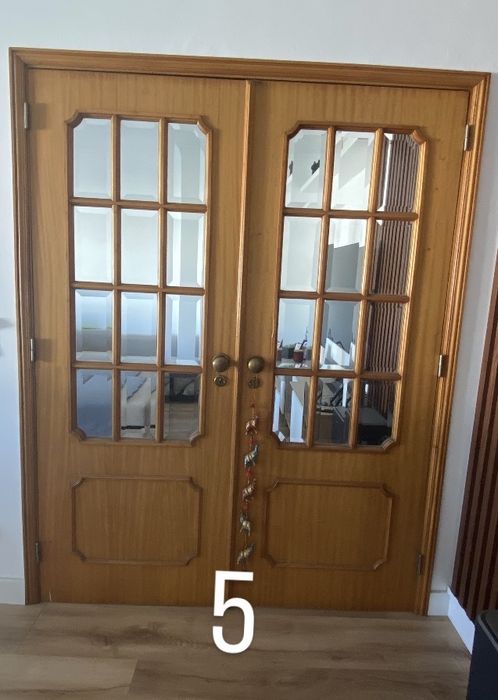 Portas Internas de madeira em boas condições. Vendidas com toda a estrutura e acabamentos. Favor atentar aos difrentes preços e medidas!