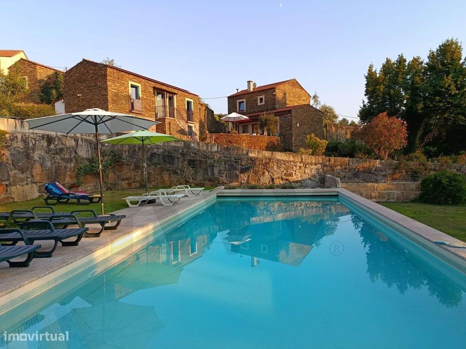 Magnífica propriedade de Turismo Rural. Conjunto de 4 Casas de Campo,