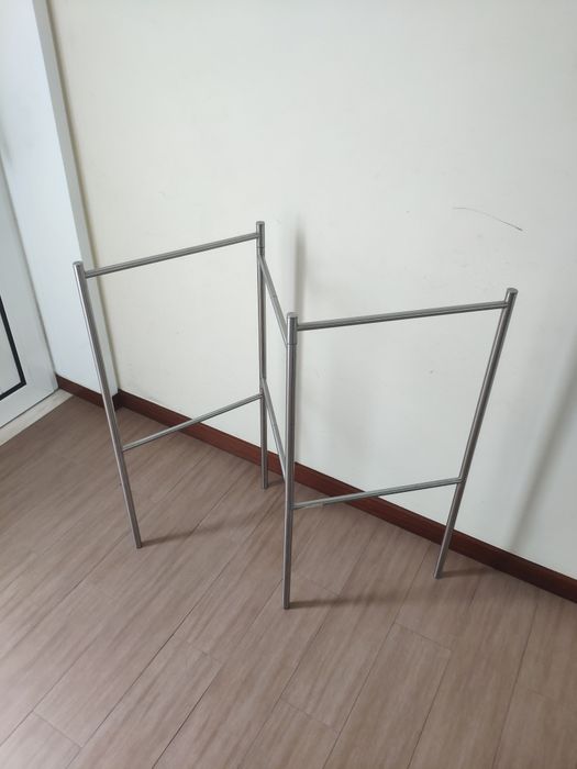 Toalheiro de chão dobrável e extensível