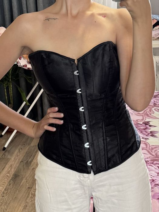 Корсет чорний атласний розмір М