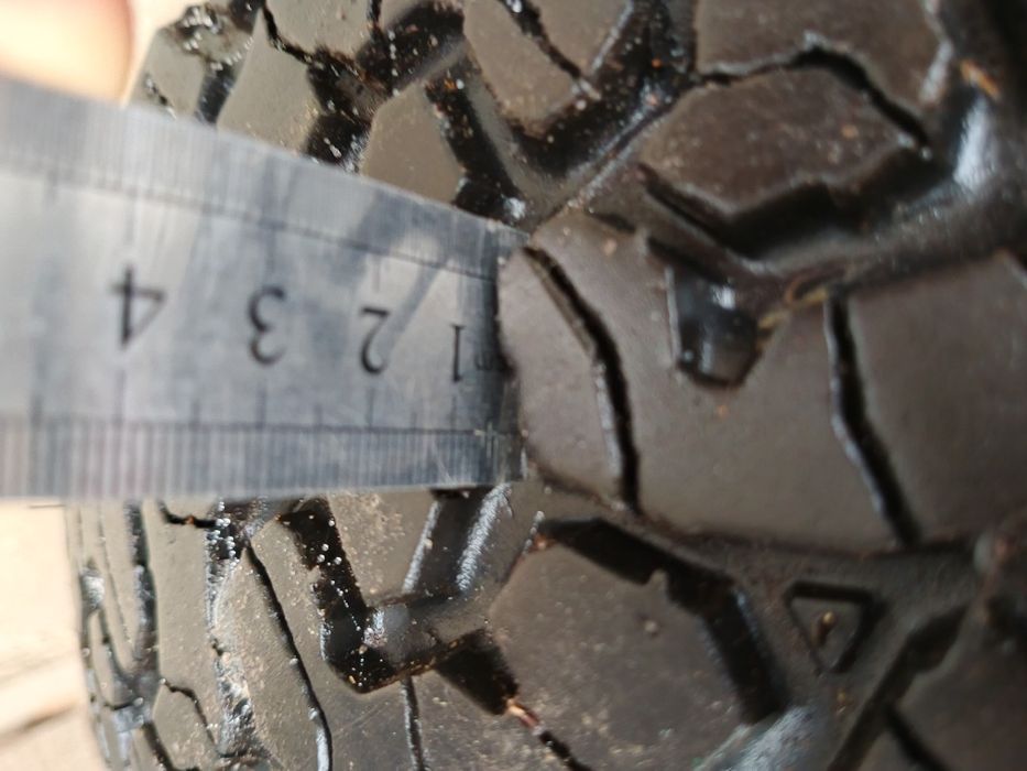 Грязевая  резина  215  65 р16