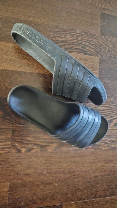 Czarne klapki adidas rozm. 43