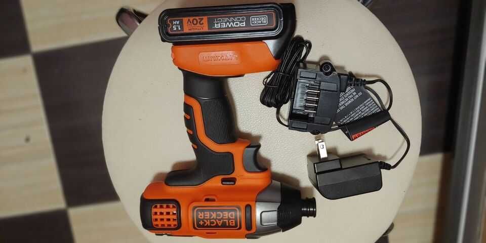 Шуруповерт Гайковерт ударный Black+Decker BDCI20C