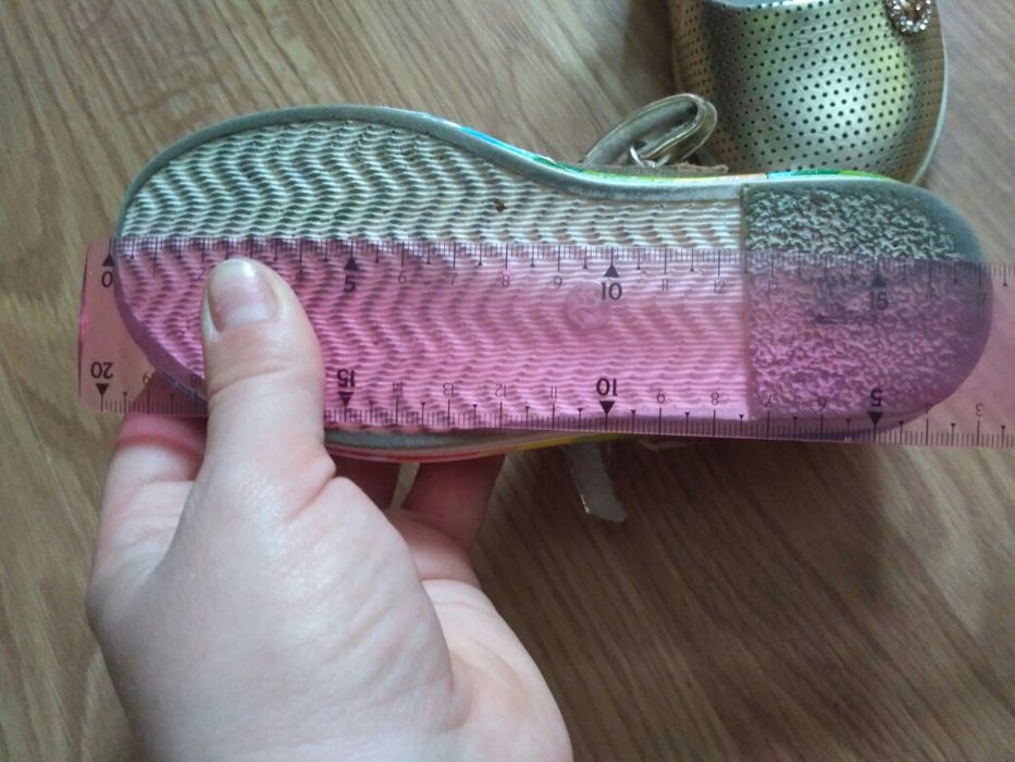 Туфлі мештики для дівчинки