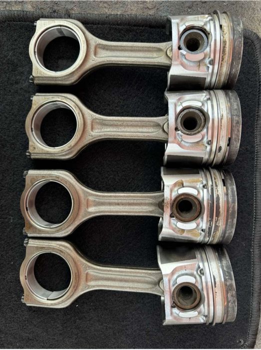 Шатуни з поршнями