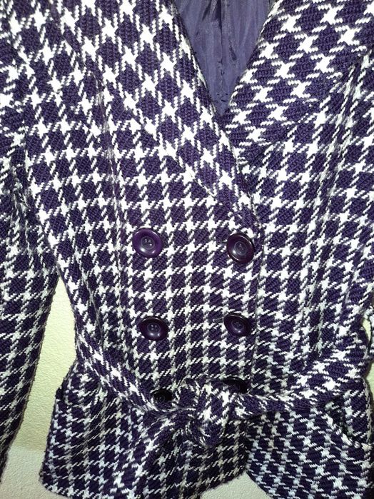 Casaco xadrez roxo e branco