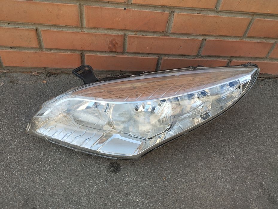 Продам Фару Renault Megane