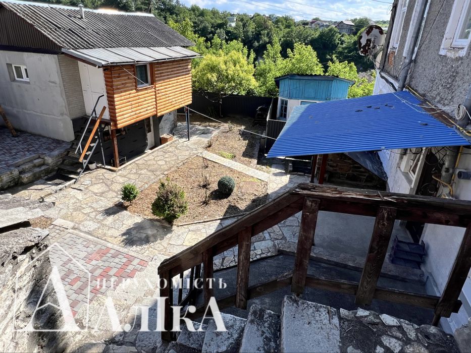 Продам квартиру з гаражем та времянкою в Старому місті