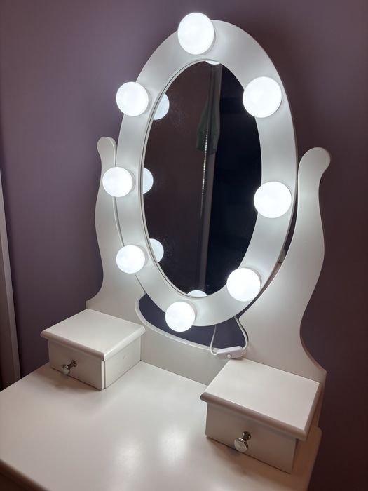 Toaletka z lustrem LED 230 zł