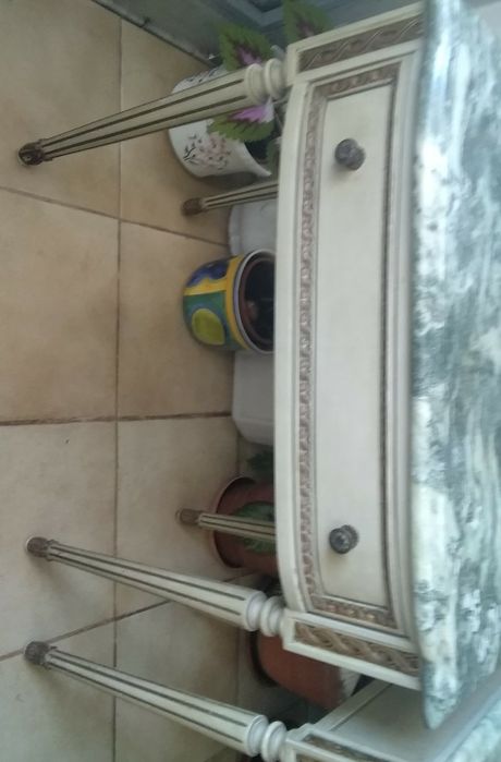 Mesa cabeceira antiga