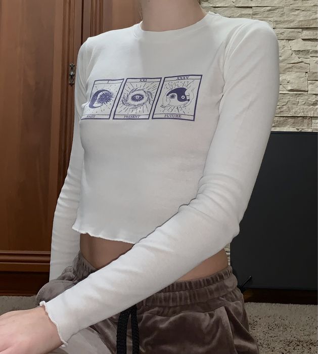 Білий топ з довгим рукавом