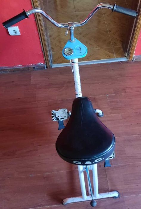 BICICLETA ESTÁTICA da marca CYCLOSTATIC em bom estado