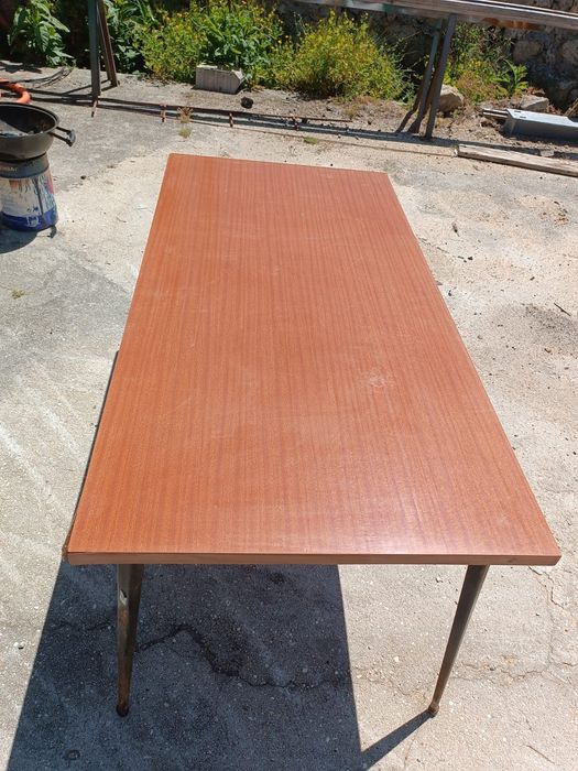 Vende-se mesa em fórmica