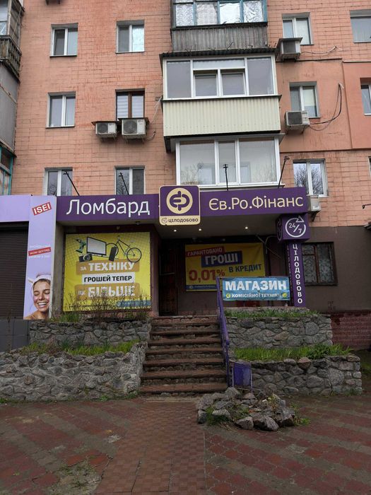 Приміщення 33,5 м² з окремим входом 2 хв від метро Палац Спорту
