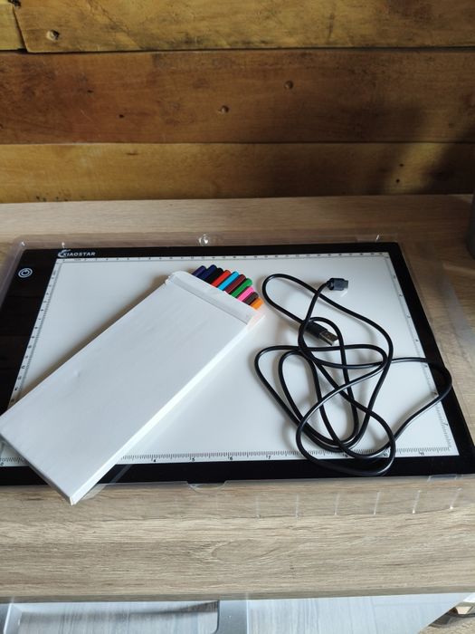 Tablet graficzny do rysowania. Podświetlany