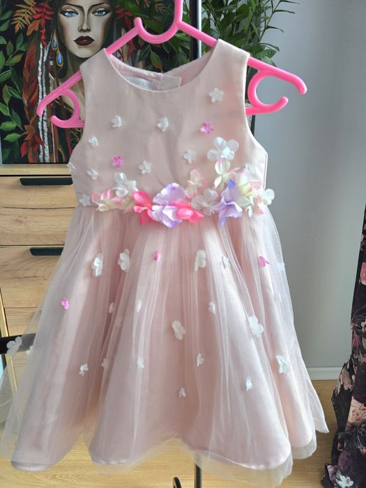 Elegancka sukienka tiulowa z aplikacjami kwiatowymi premium John Rocha