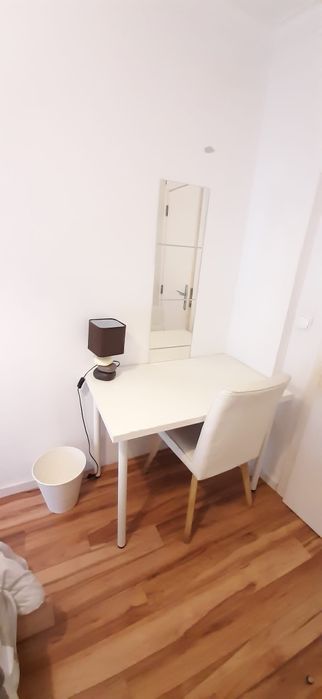 Quarto casal na GRAÇA. Centro Lisboa. Entrada imediata.