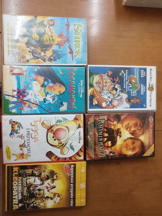 Kolekcja różnych kaset VHS