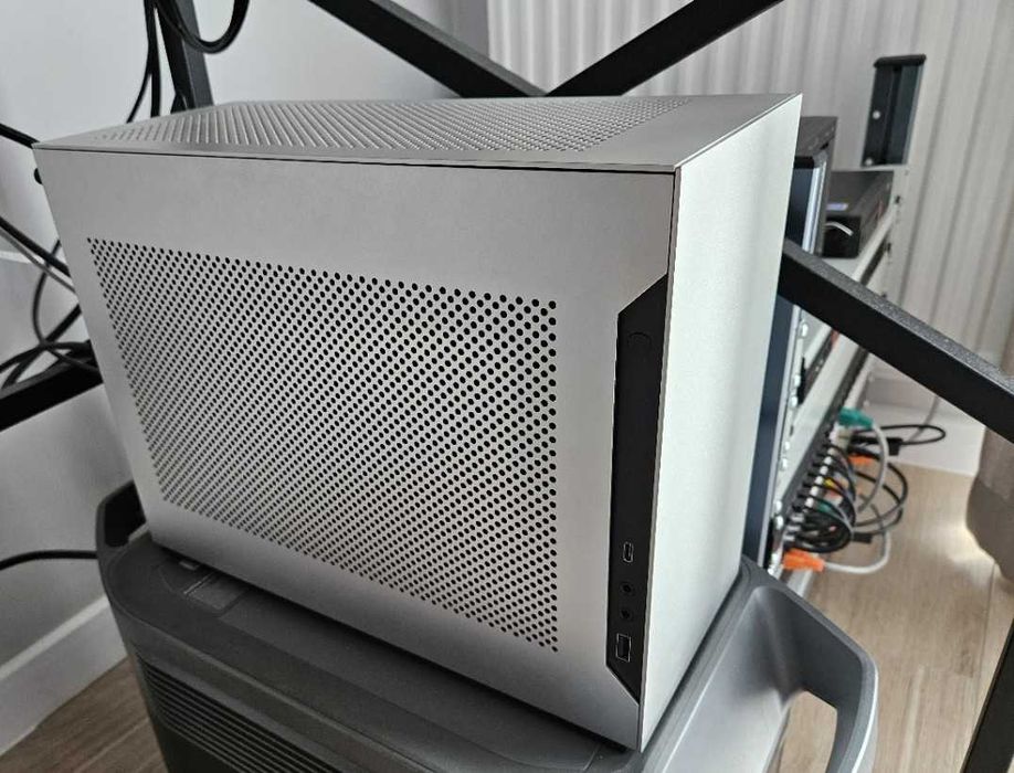 ПК SFF LIANLI A4-H2O - 13600K/32GB ddr5/1 TB SSD