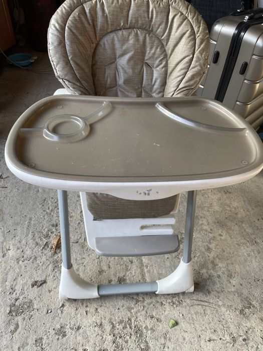 Крісло для годування фірми joy
