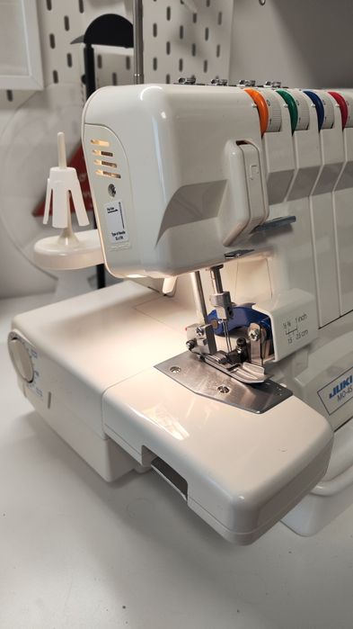 Máquina de Costura Corta e Coser Juki MO-4S