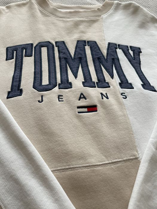 Tommy Hilfiger Ivory Patchwork Crew Neck Sweatshirt- новий , Розмір М