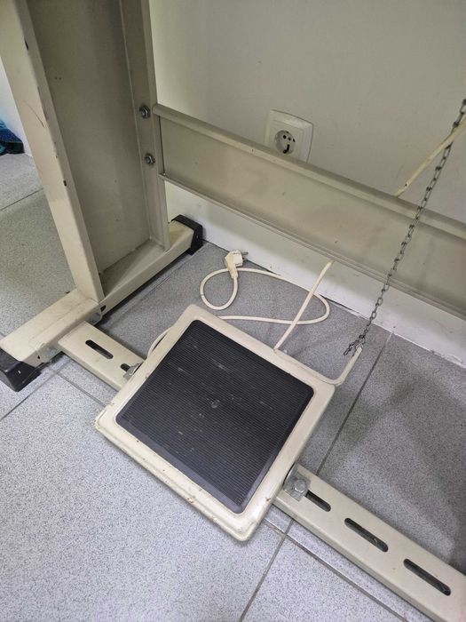 Máquina de Costura Profissional Refrey com Mesa