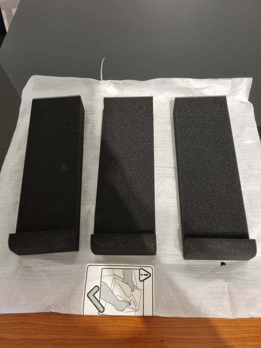 Foam base for speaker column64297469316354122