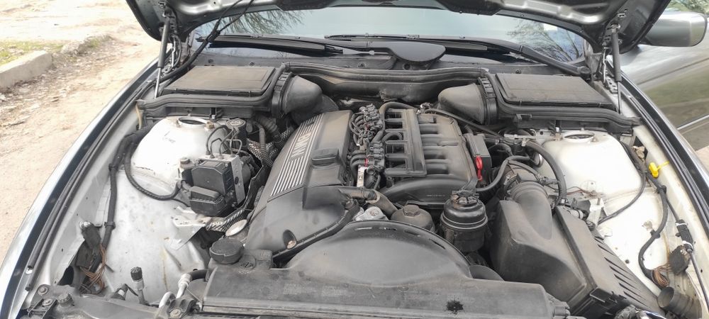 Продам BMW е39.М54.2.2