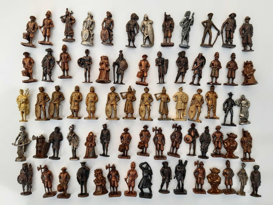 Kinder Brindes – 69 Figuras em Metal Romanos Soldados Cowboys Indios