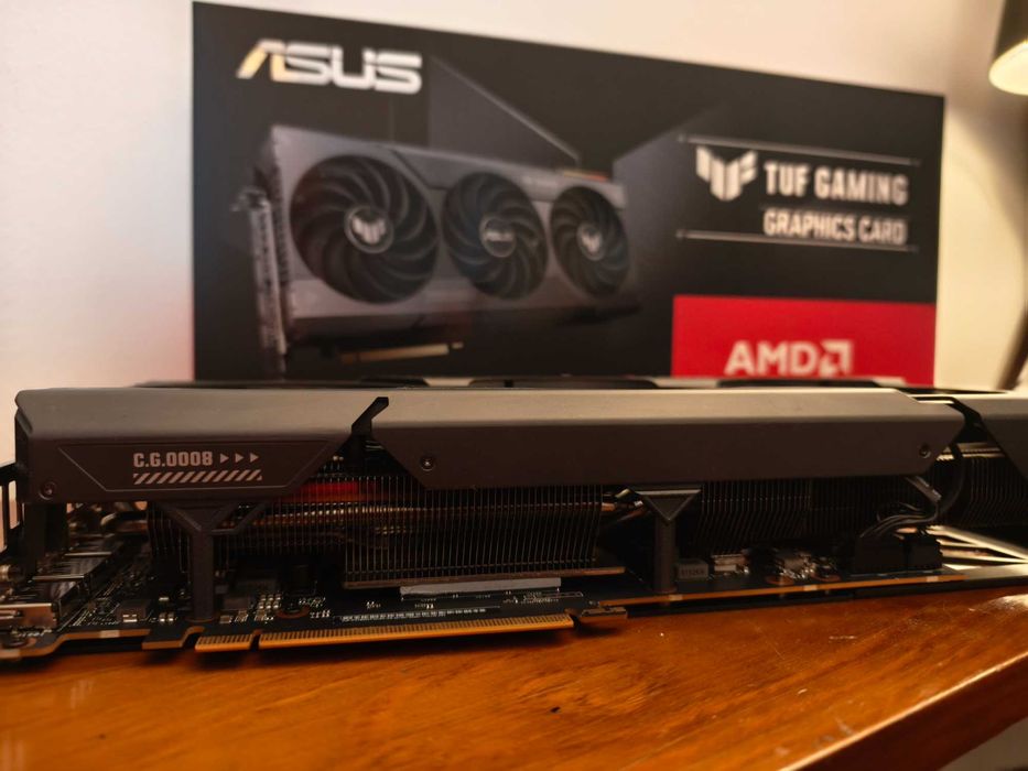 Placa Gráfica - Asus TUF Radeon RX 7800XT OC