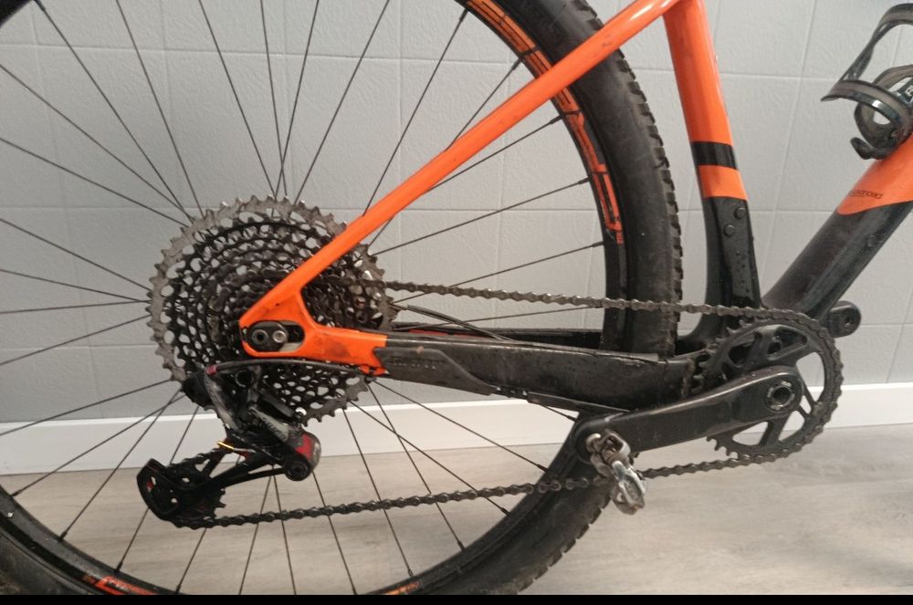 Bicicleta btt carbono 8.6kg M roda 29 com extras