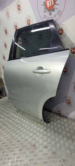 Задні ліві двері на Jaguar F-Pace 2017-2023 оригінал