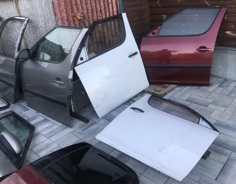 Двері ліві перед , дверь ліва задня skoda roomster 9102 срібло, замок