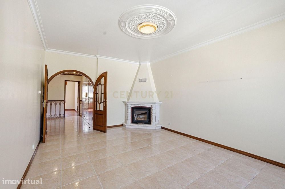 Apartamento T1 com Parqueamento e Arrecadação | Ramada, Odivelas